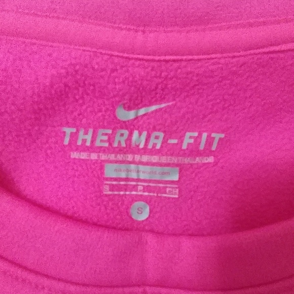 A pink nike therma-fit pullover sweatshirt - Picture 2 of 5